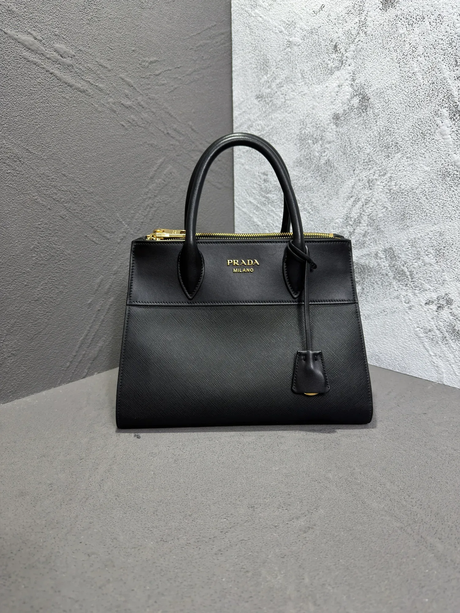 가방-프라다-클리닝- 시티 파라디그마 토트백 수선 후